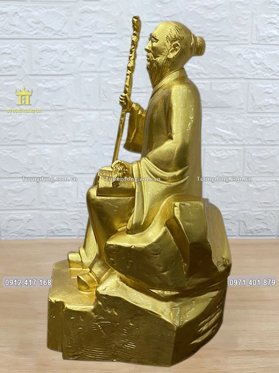 Toàn bộ bề mặt được thếp vàng  9999 sang trọng